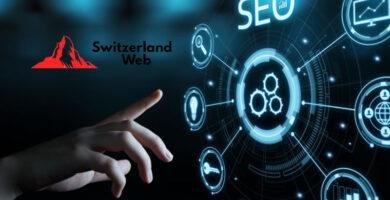 SEO Konzept Schweiz – Hand berührt digitales Interface mit Symbolen für Suchmaschinenoptimierung, Sichtbarkeit und Webperformance – Switzerland Web